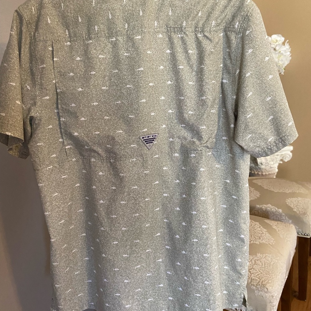 Mens COLUMBIA S/S shirt. Size Small - Picture 3 of 3